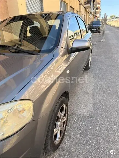 Usado Chevrolet Aveo LS 94 CV (69 kW) 2006 Gris / plata Berlina