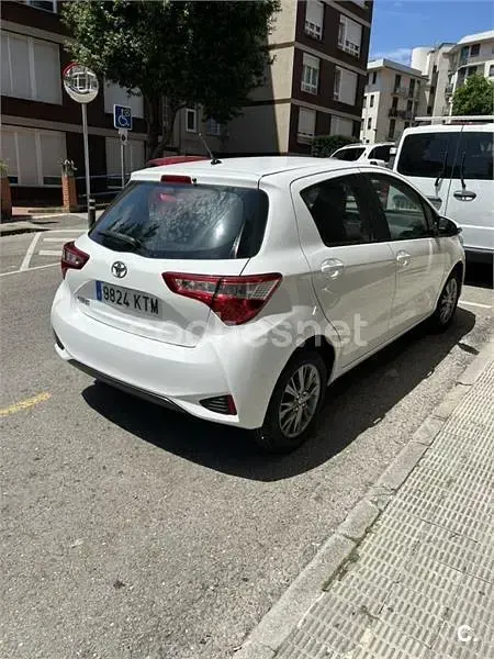 Usado Toyota Yaris Active 111 CV (81 kW) 2019 Blanco Berlina