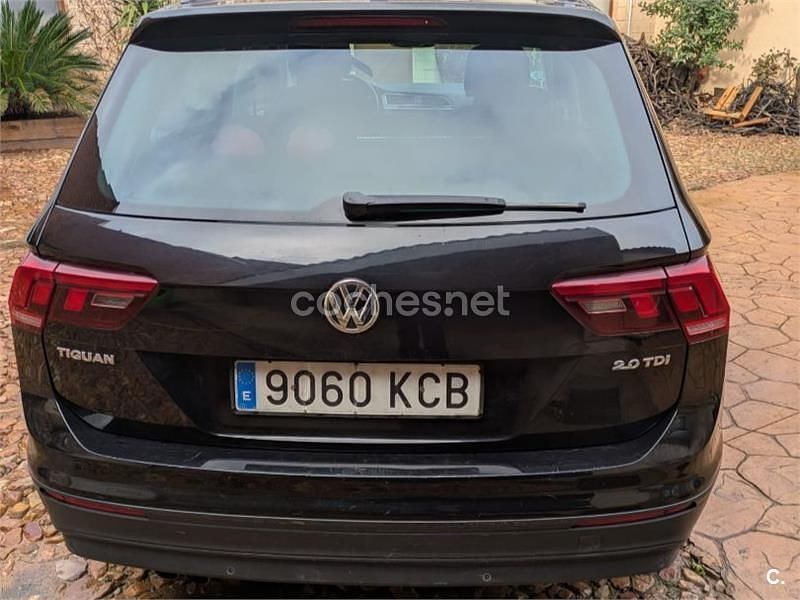 Usado VW Touran Advance 150 CV (110 kW) 2017 Negro Monovolumen