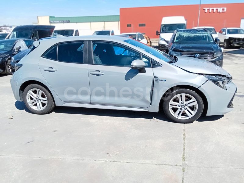 Usado Toyota Corolla Active 180 CV (132 kW) 2019 Gris / plata Berlina