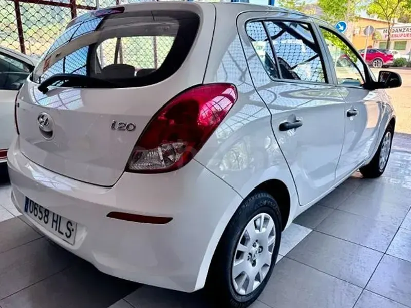 Usado Hyundai i20 85 CV (62 kW) 2013 Blanco Utilitario