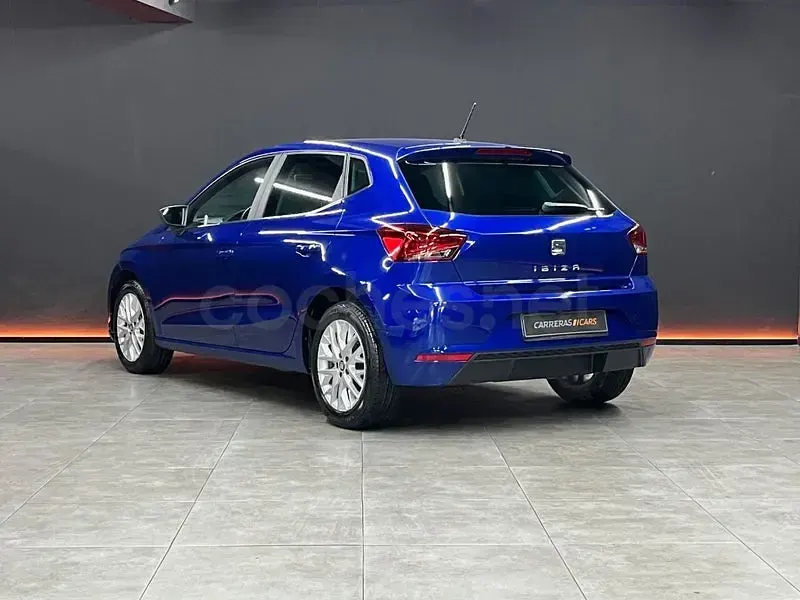 Usado Seat Ibiza Style Plus 95 CV (69 kW) 2018 Azul Utilitario