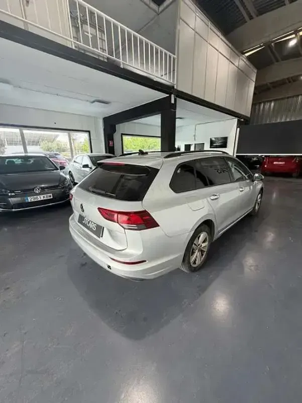 Usado VW Golf VII Advance 116 CV (85 kW) 2021 Plateado Utilitario