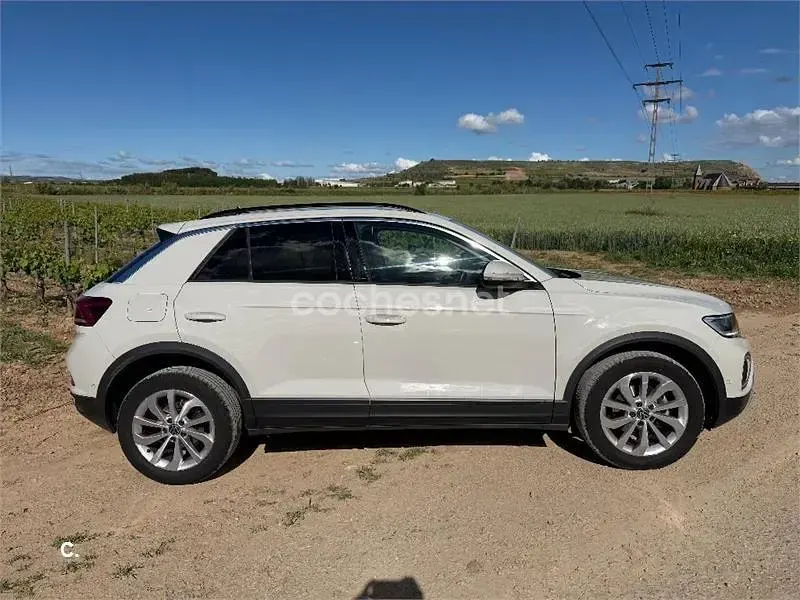 Usado VW T-Roc Life 150 CV (110 kW) 2023 Beige SUV