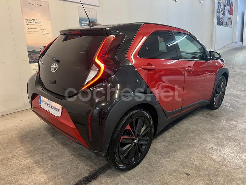Usado Toyota Aygo X 72 CV (52 kW) 2025 Rojo SUV
