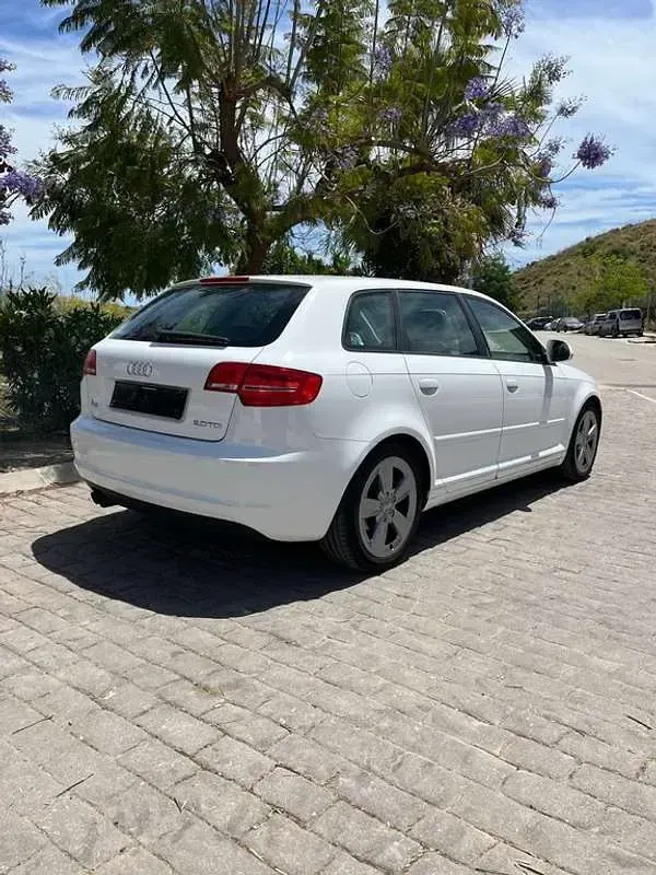 Usado Audi A3 Sportback Attraction 140 CV (102 kW) 2009 Blanco Utilitario