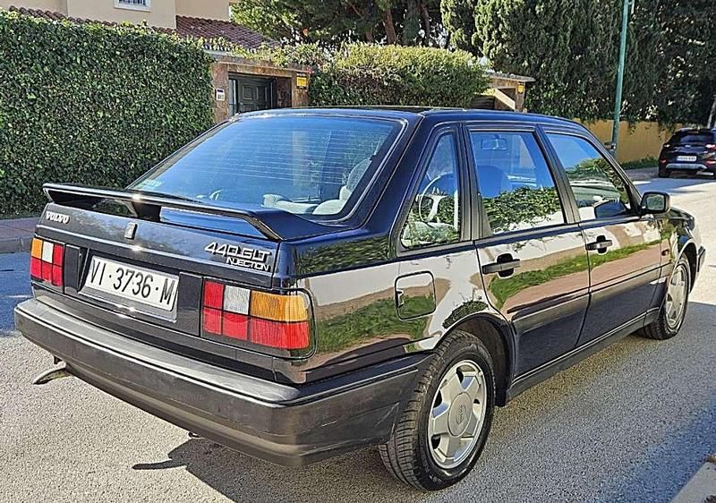 Usado Volvo 440 105 CV (77 kW) 1991 Negro Utilitario