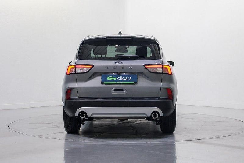 Usado Ford Kuga Titanium 150 CV (110 kW) 2022 Gris / plata SUV