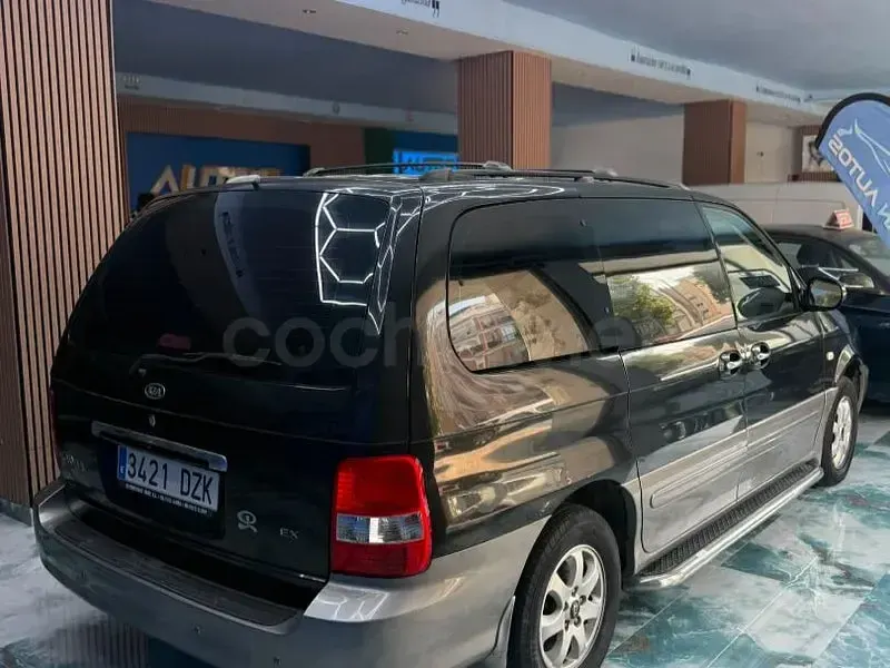 Usado Kia Carnival EX 144 CV (105 kW) 2005 Negro Monovolumen