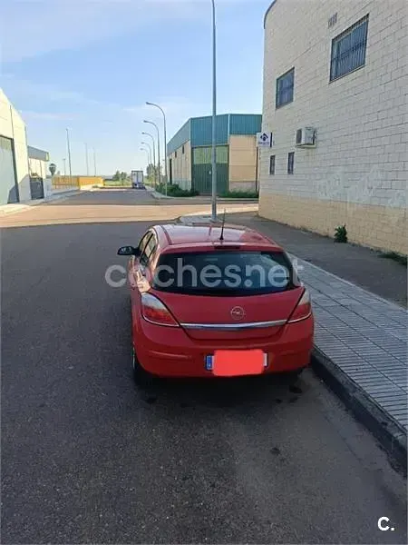 Usado Opel Astra Enjoy 90 CV (66 kW) 2005 Rojo Berlina