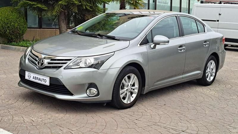 Gris / plata Usado 2012 Toyota Avensis Comfort Berlina | 9490 € (Precio justo) - Imagen 1/4