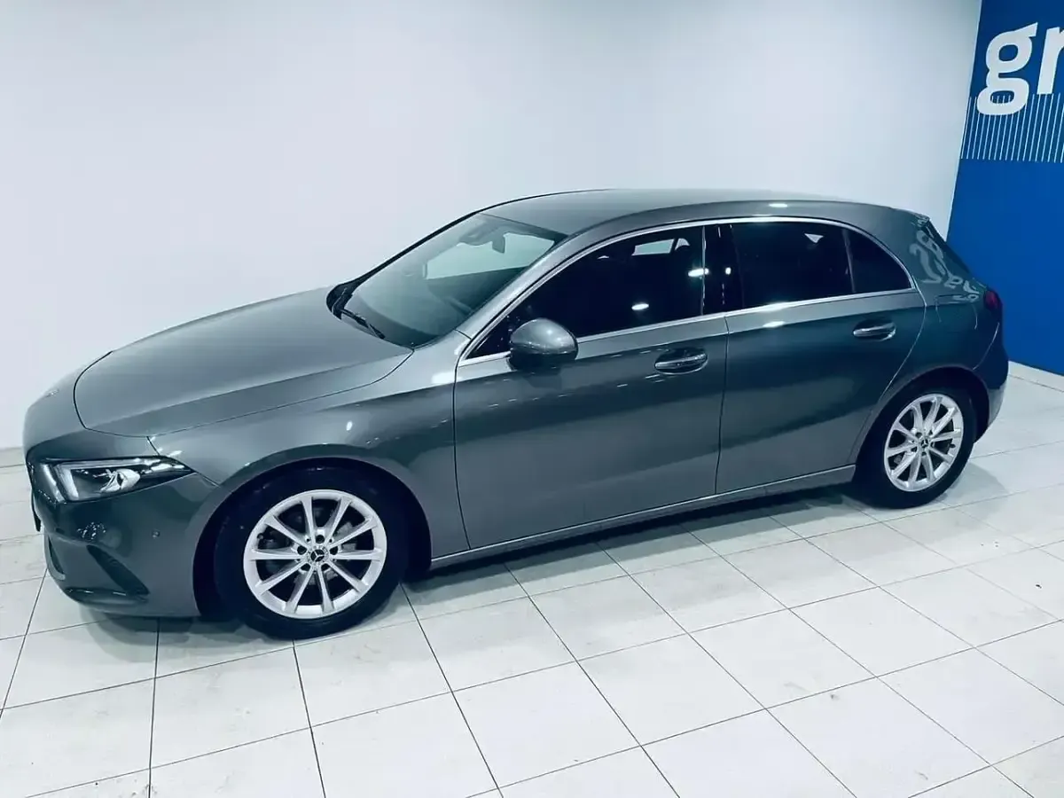 Usado Mercedes A180 116 CV (85 kW) 2019 Gris