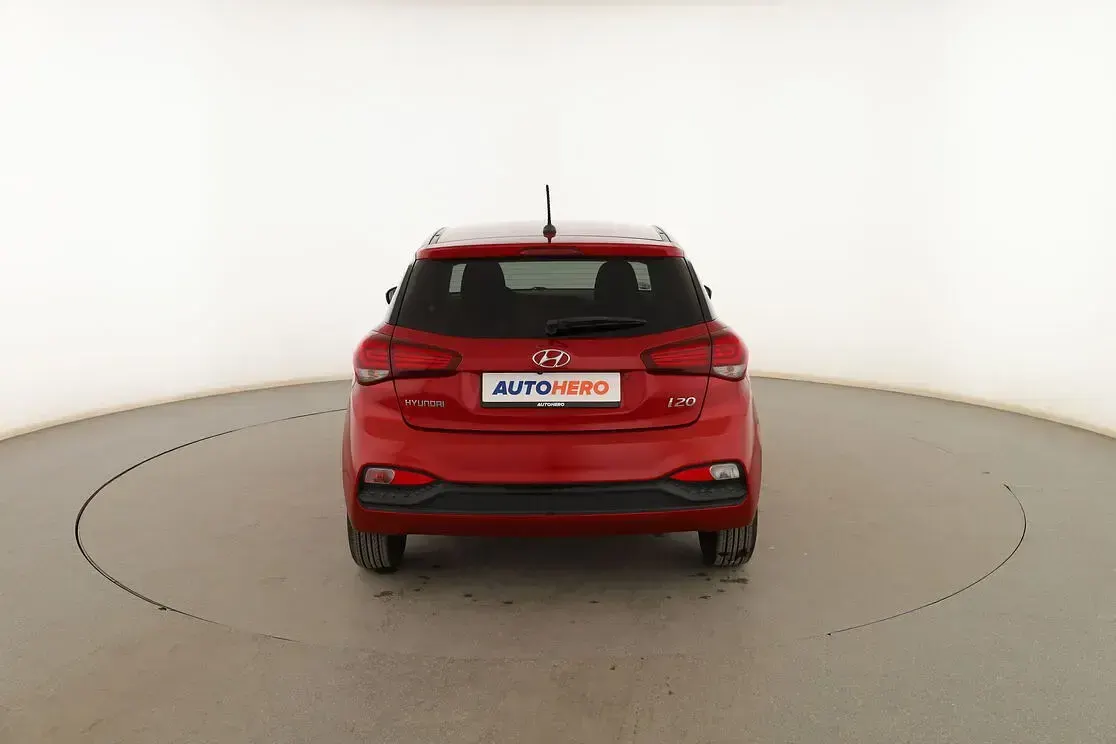 Usado Hyundai i20 85 CV (62 kW) 2020 Rojo Utilitario