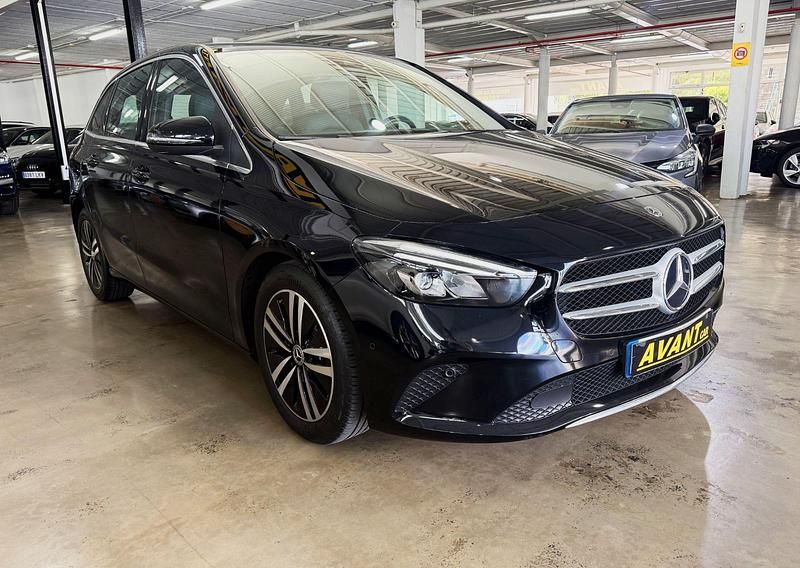 Usado Mercedes B200 150 CV (110 kW) 2022 Negro Monovolumen