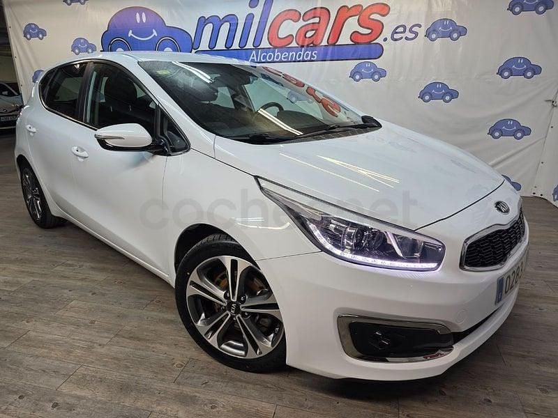 Käytetty Kia Ceed 120 HP (88 kW) 2016 Valkoinen Viistoperä
