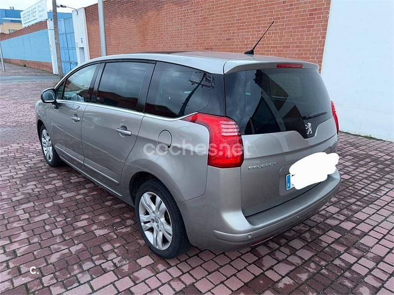 Usado Peugeot 5008 Active 150 CV (110 kW) 2011 Beige Monovolumen