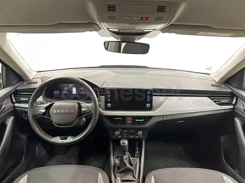 Usado Skoda Kamiq Selection 115 CV (84 kW) 2025 Gris / plata SUV