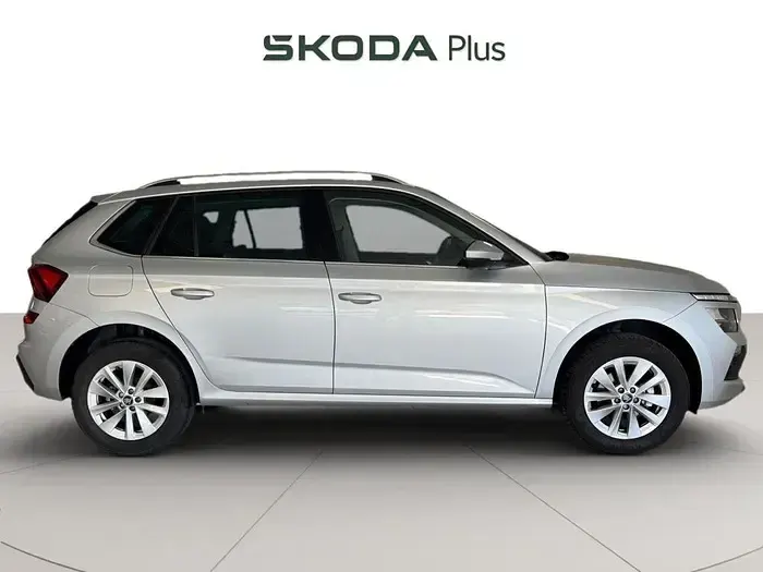 Usado Skoda Kamiq Selection 115 CV (84 kW) 2025 Gris plata SUV