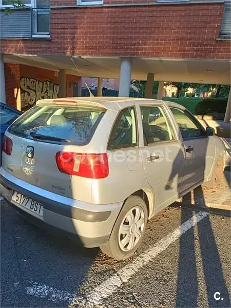 Usado Seat Ibiza Stella 90 CV (66 kW) 2002 Gris / plata Utilitario