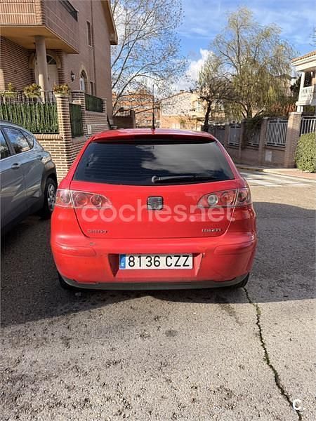 Rojo Usado 2004 Seat Ibiza Fresh Berlina | 2100 € (Buen precio) - Imagen 1/4