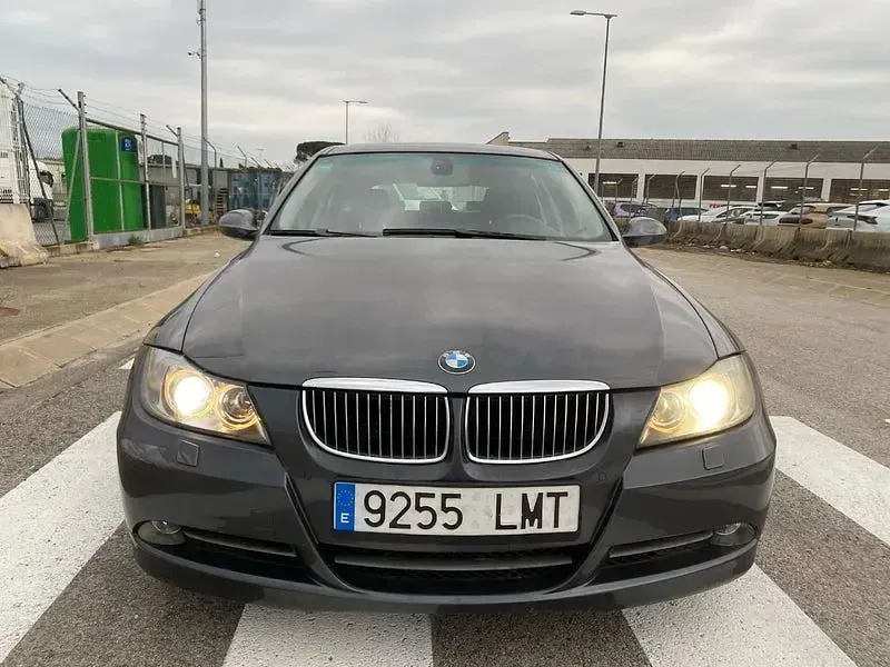 Begagnad BMW 330 231 HK (169 kW) 2007 Grå Kombi