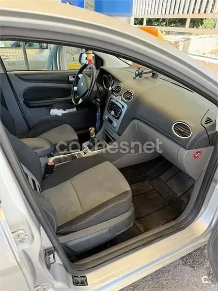 Usado Ford Focus Sport 115 CV (84 kW) 2010 Gris / plata Berlina