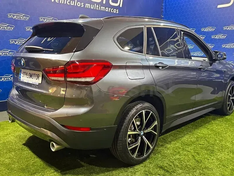 Usado BMW X1 Comfort Edition 190 CV (139 kW) 2022 Gris / plata SUV