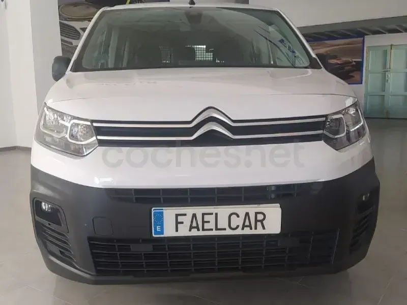 Usado Citroën Berlingo Live 102 CV (75 kW) 2023 Blanco Monovolumen