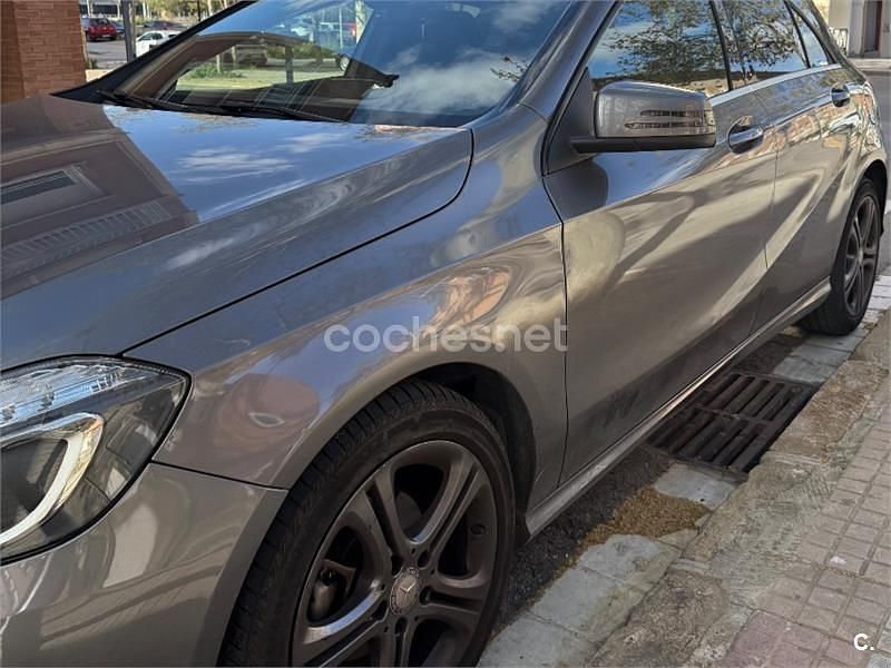 Usado Mercedes A180 Urban 109 CV (80 kW) 2015 Gris / plata Berlina
