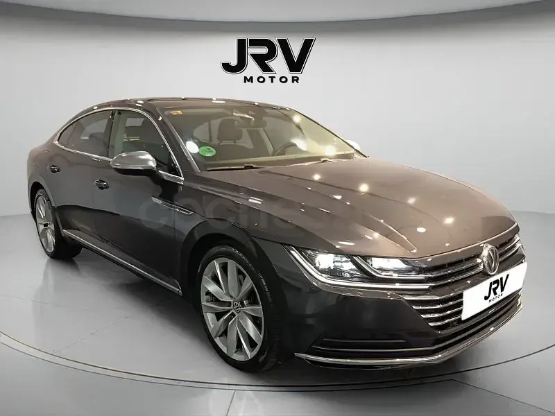 Usado VW Arteon Elegance 150 CV (110 kW) 2019 Gris / plata Utilitario