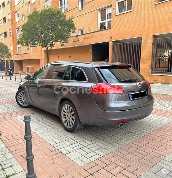 Usado Opel Insignia Cosmo 130 CV (95 kW) 2010 Gris / plata Familiar