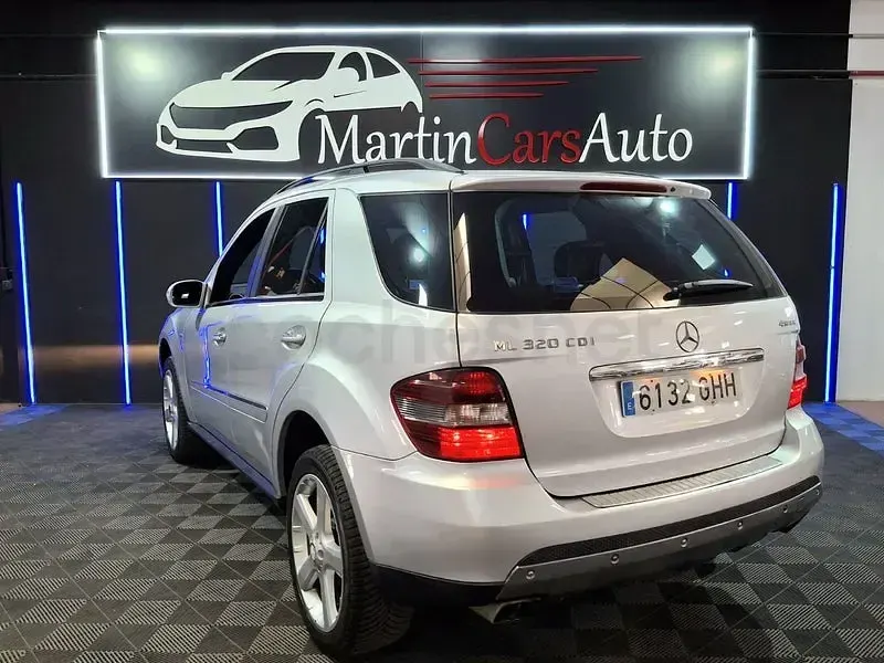 Usado Mercedes ML320 AMG Edition 1 224 CV (164 kW) 2008 Gris / plata SUV