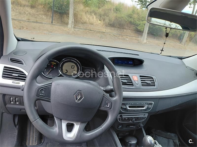 Negro Usado 2011 Renault Mégane III Dynamique Berlina | 4500 € (Precio justo) - Imagen 1/4
