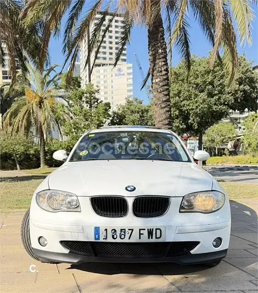 Usado BMW 118 122 CV (89 kW) 2006 Blanco Utilitario