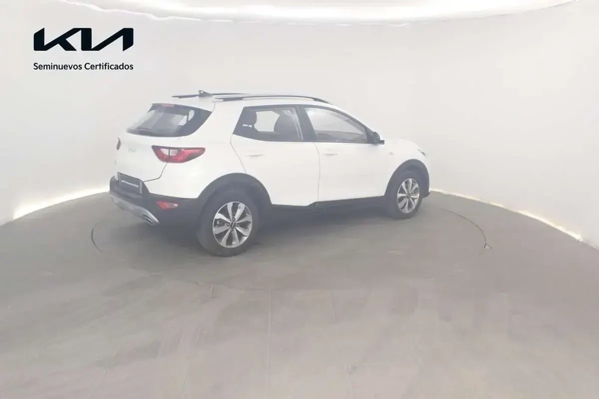 Usado Kia Stonic 101 CV (74 kW) 2025 Blanco SUV