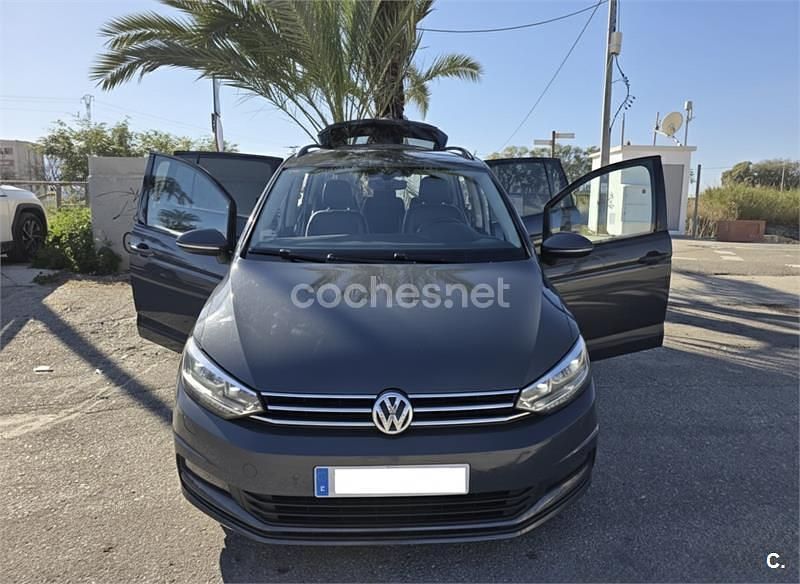 Usado VW Touran Advance 115 CV (84 kW) 2019 Gris / plata Monovolumen