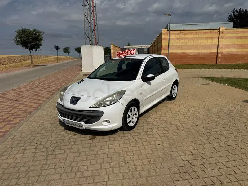 Usado Peugeot 206 70 CV (51 kW) 2009 Blanco Berlina