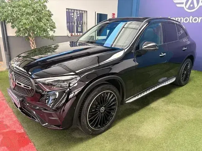 Usado Mercedes GLC220 AMG 200 CV (147 kW) 2023 Negro SUV