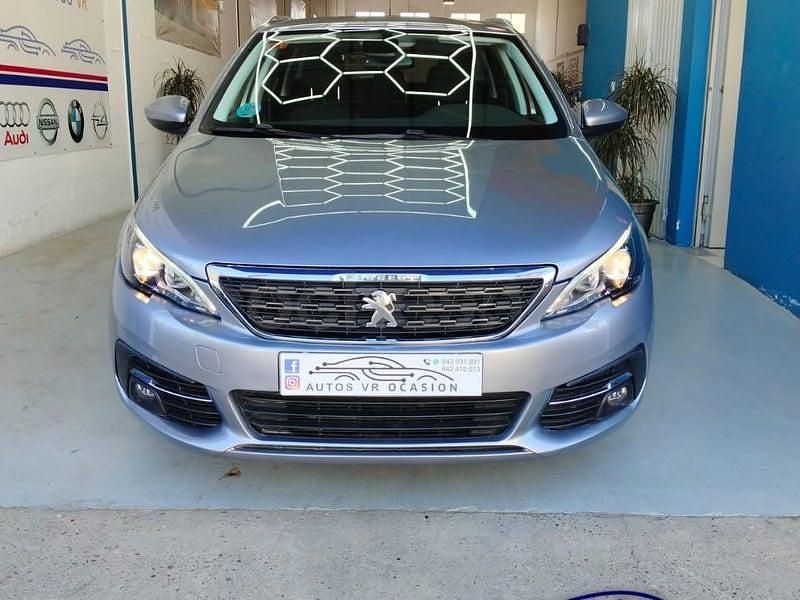 Usado Peugeot 308 SW Style 130 CV (95 kW) 2021 Gris / plata Familiar