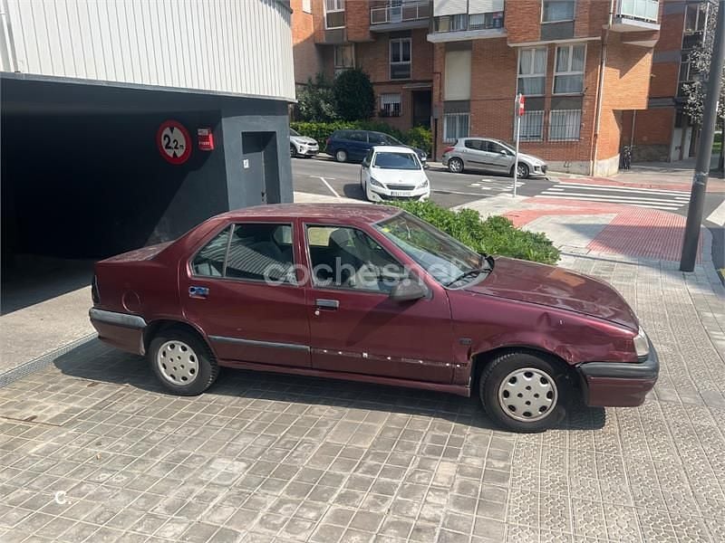 Usado Renault R9 140 CV (102 kW) 1992 Granate Berlina