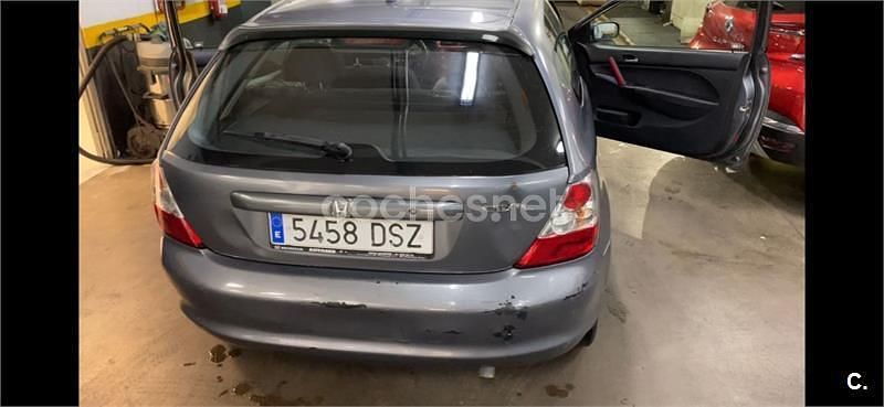 Gris / plata Usado 2005 Honda Civic LS Berlina | 3800 € (Precio justo) - Imagen 1/4