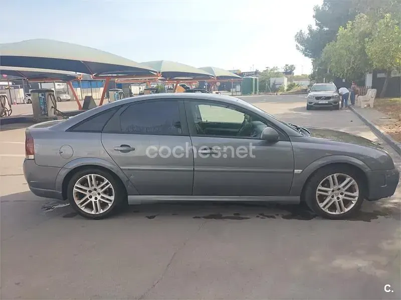Usado Opel Vectra GTS 120 CV (88 kW) 2005 Gris / plata Berlina