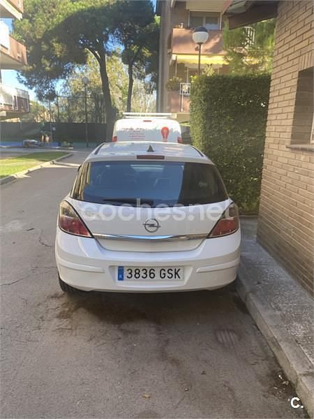 Usado Opel Astra Edition 110 CV (80 kW) 2009 Blanco Berlina