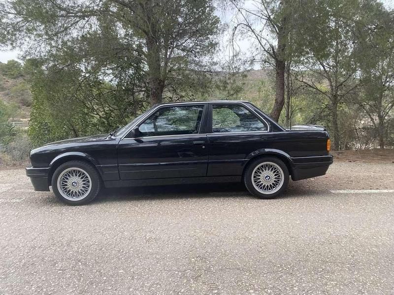 Usado BMW 316 Sport Line 102 CV (75 kW) 1991 Negro Berlina