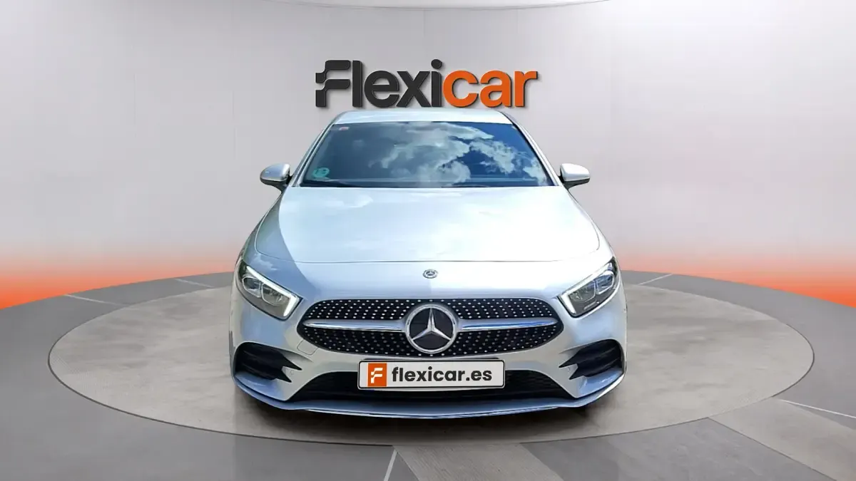 Usado Mercedes A180 109 CV (80 kW) 2018 Gris Utilitario
