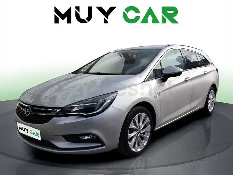 Usado Opel Astra Excellence 136 CV (100 kW) 2017 Plateado Familiar