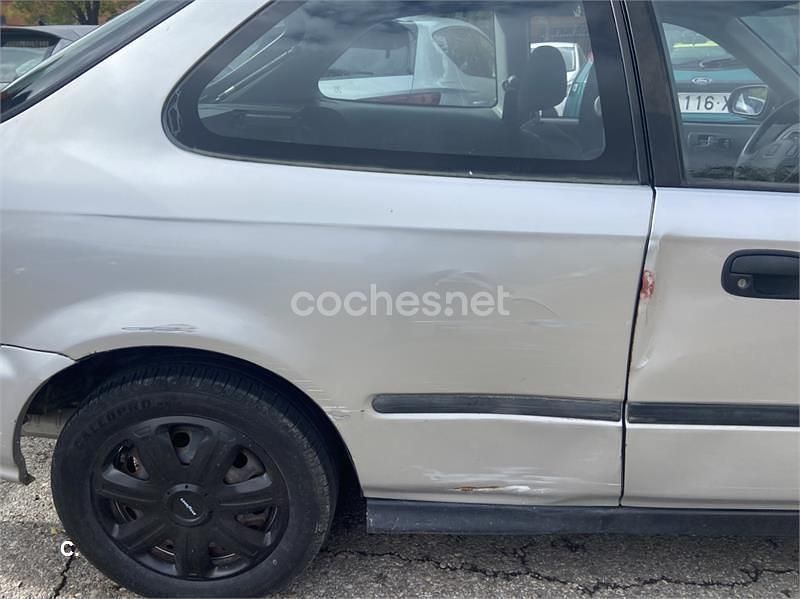 Gris / plata Usado 1996 Honda Civic S Berlina | 2700 € - Imagen 1/4