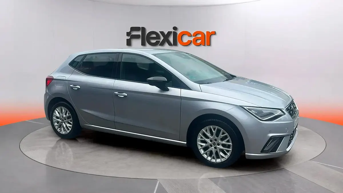 Usado Seat Ibiza FR 110 CV (80 kW) 2023 Gris Utilitario