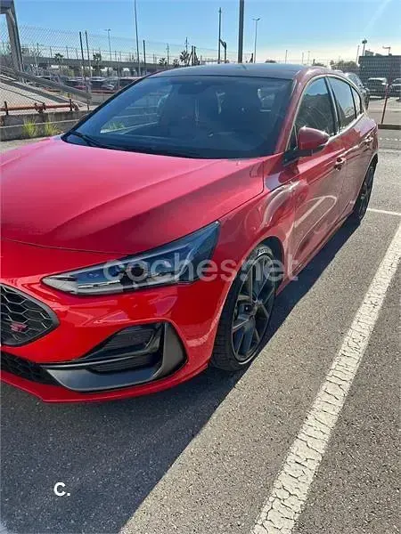 Usado Ford Focus ST 280 CV (205 kW) 2024 Rojo Berlina