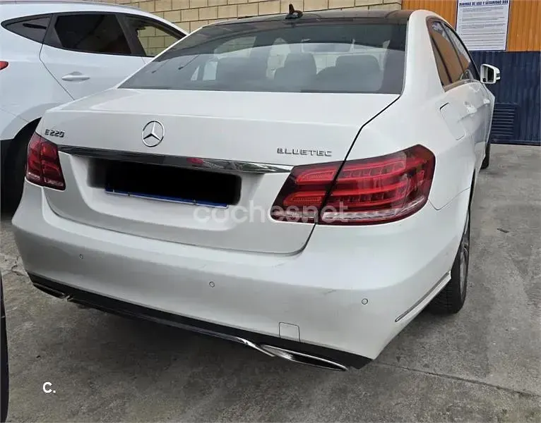 Usado Mercedes E220 Avantgarde 170 CV (125 kW) 2015 Blanco Berlina